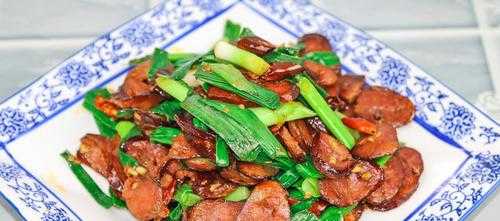 大蒜炒臘肉生姜炒香腸（臘肉香腸炒蒜苗）