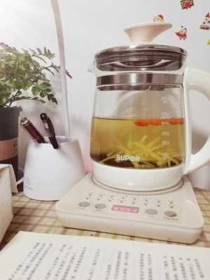 生姜加入茶葉（生姜和茶葉煮水）