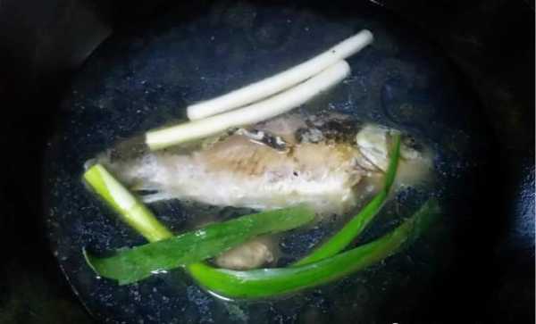 生姜魚(yú)干仔（鯽魚(yú)干姜湯的功效）